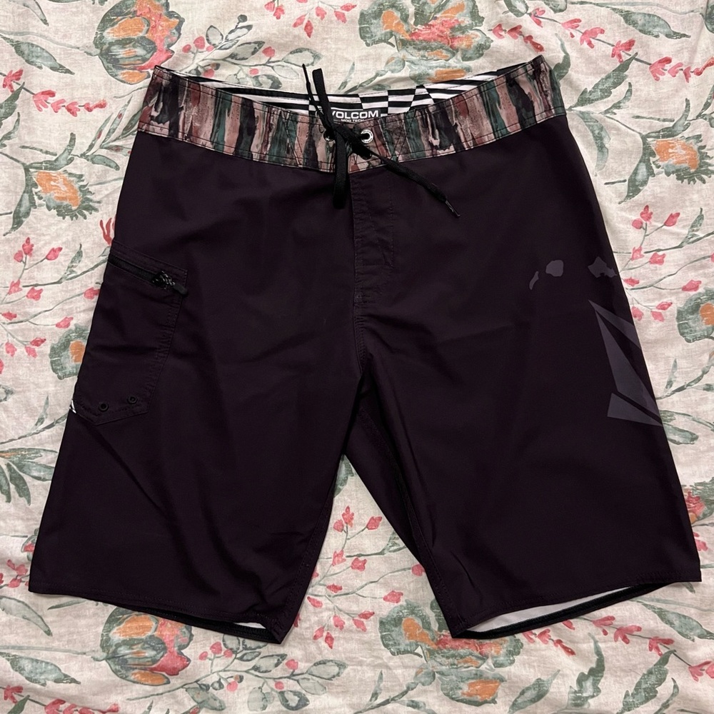SOLD Mens Volcom Board Shorts